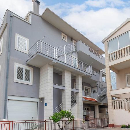 Studio Apartmani Dora Макарська Екстер'єр фото