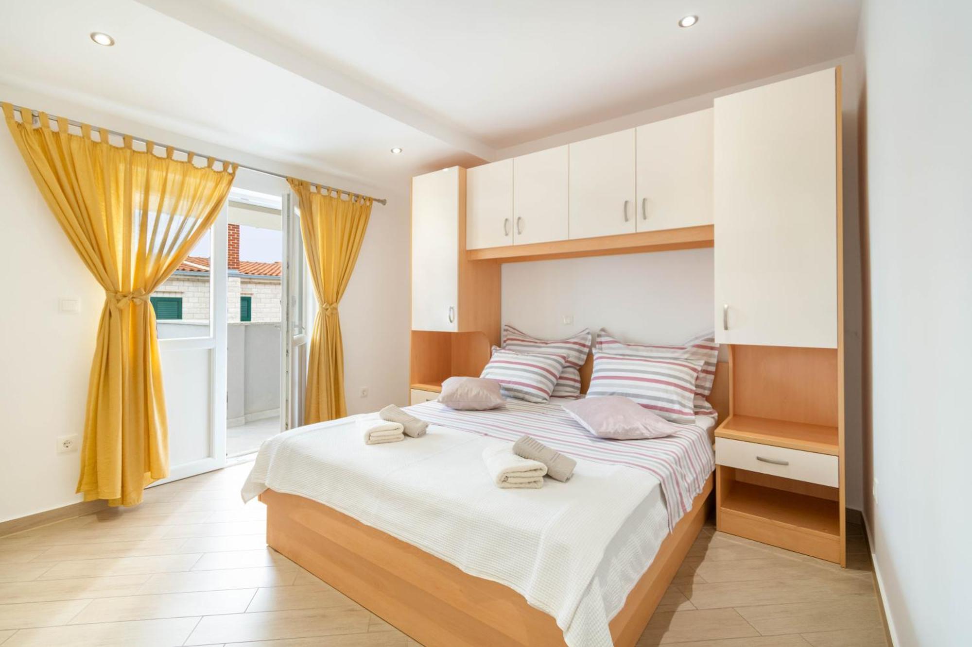 Studio Apartmani Dora Макарська Екстер'єр фото
