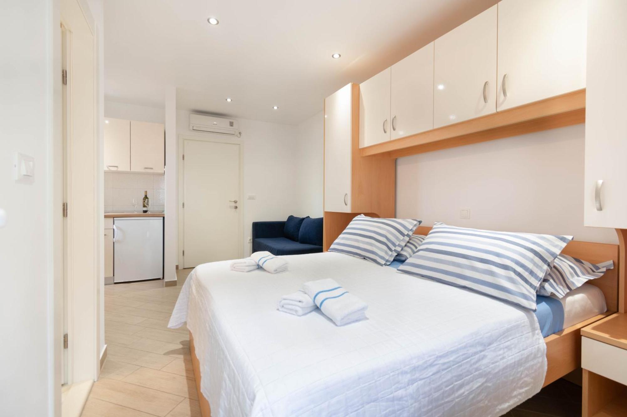Studio Apartmani Dora Макарська Екстер'єр фото