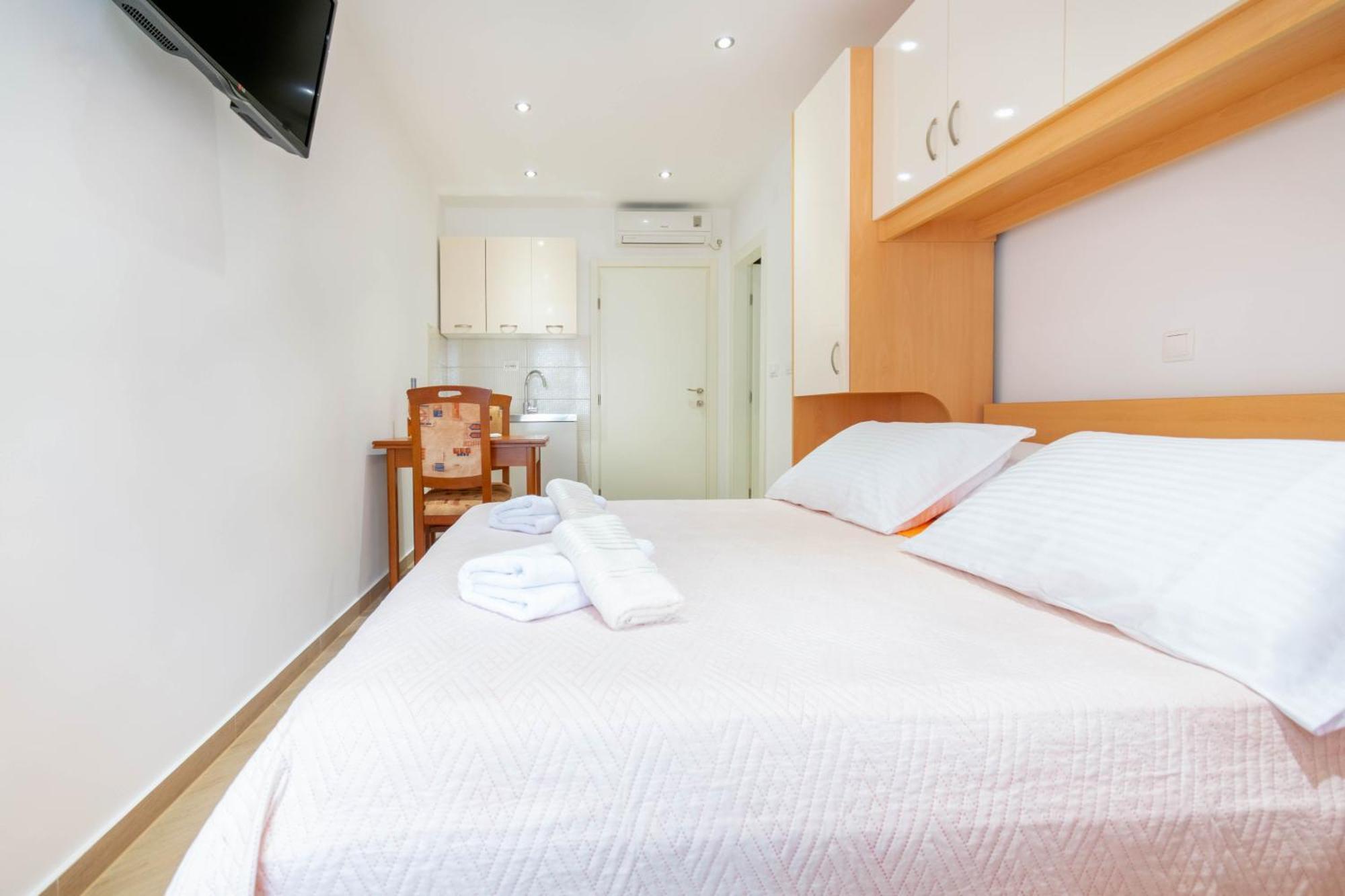 Studio Apartmani Dora Макарська Екстер'єр фото