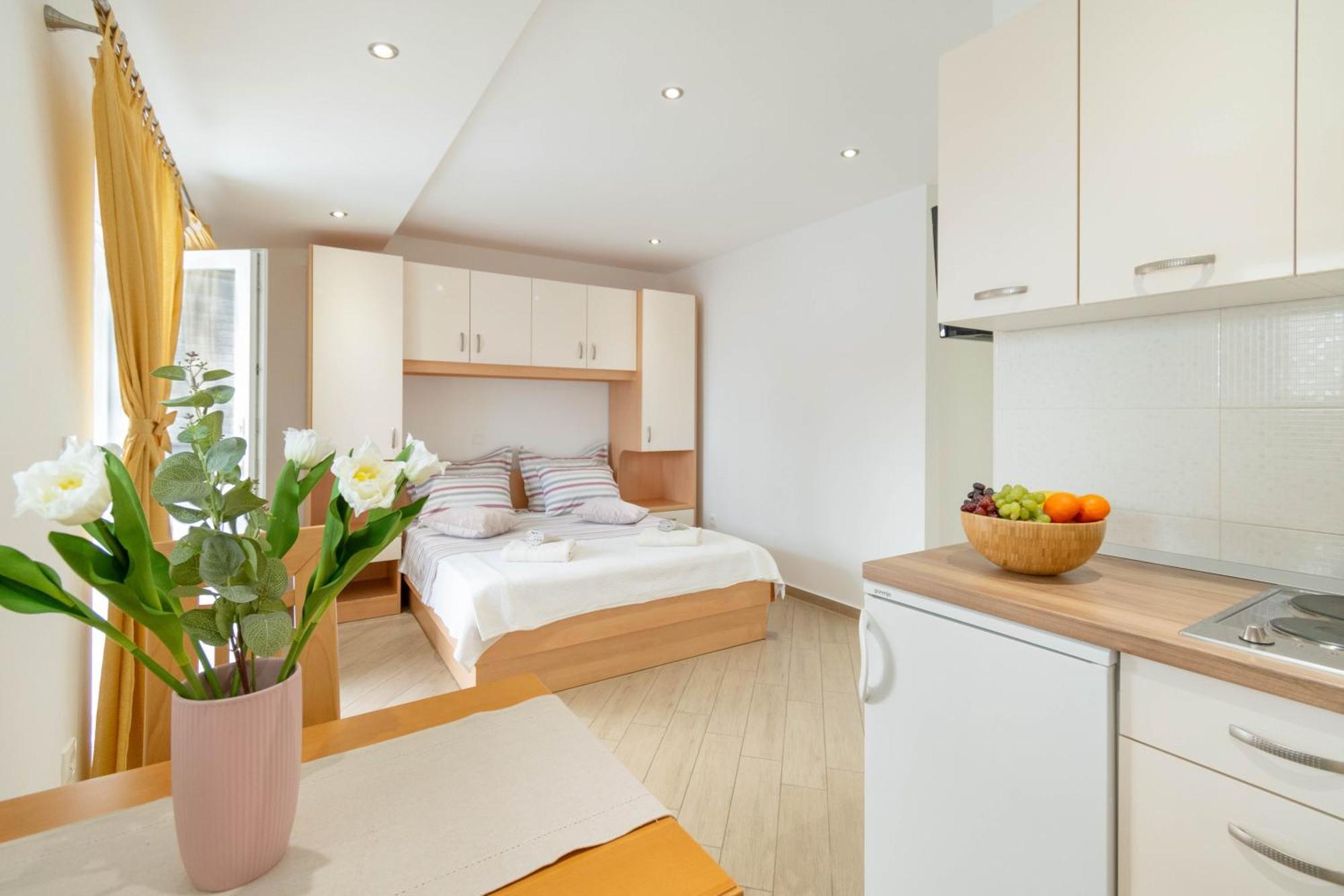 Studio Apartmani Dora Макарська Екстер'єр фото
