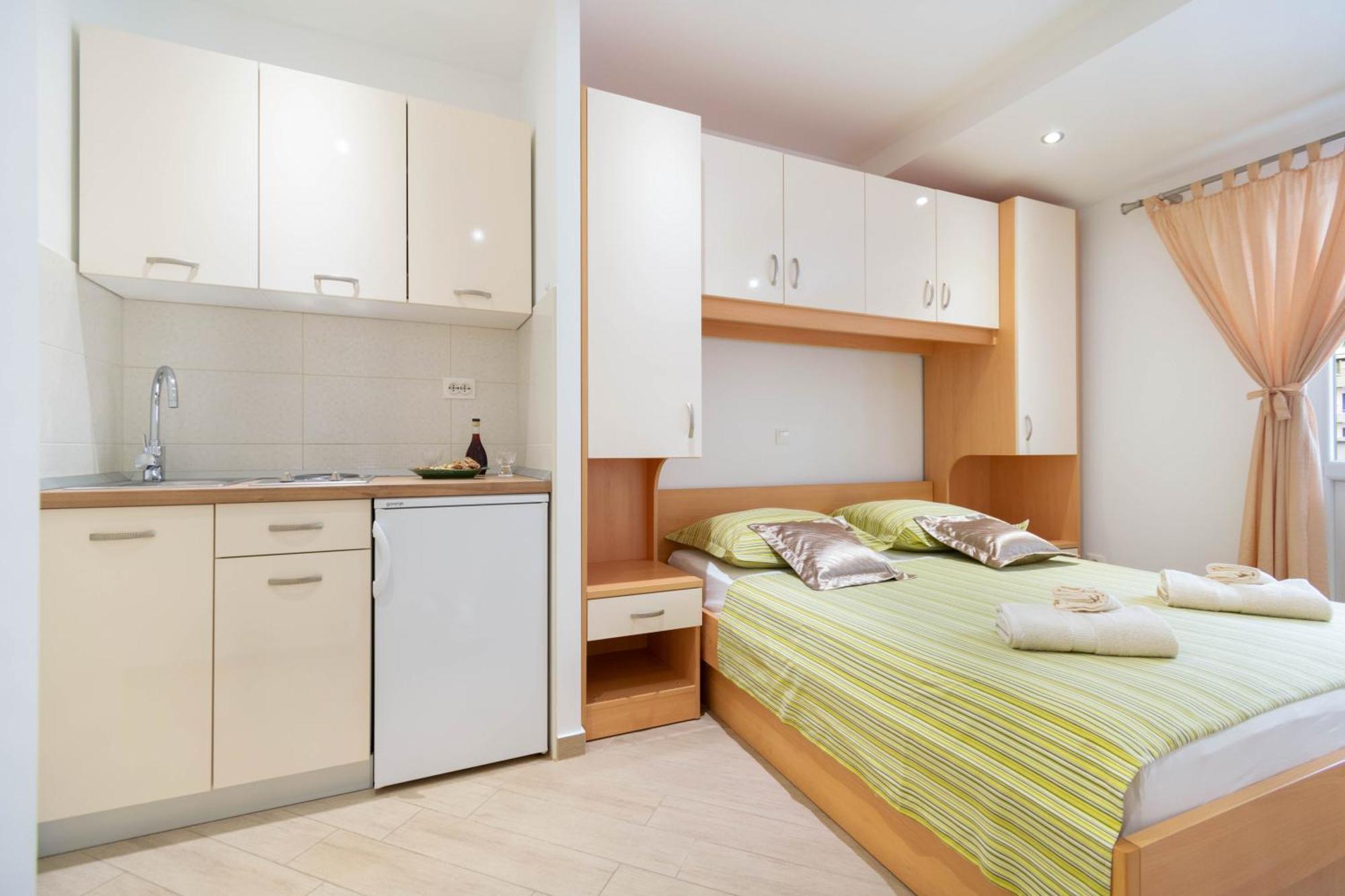 Studio Apartmani Dora Макарська Екстер'єр фото