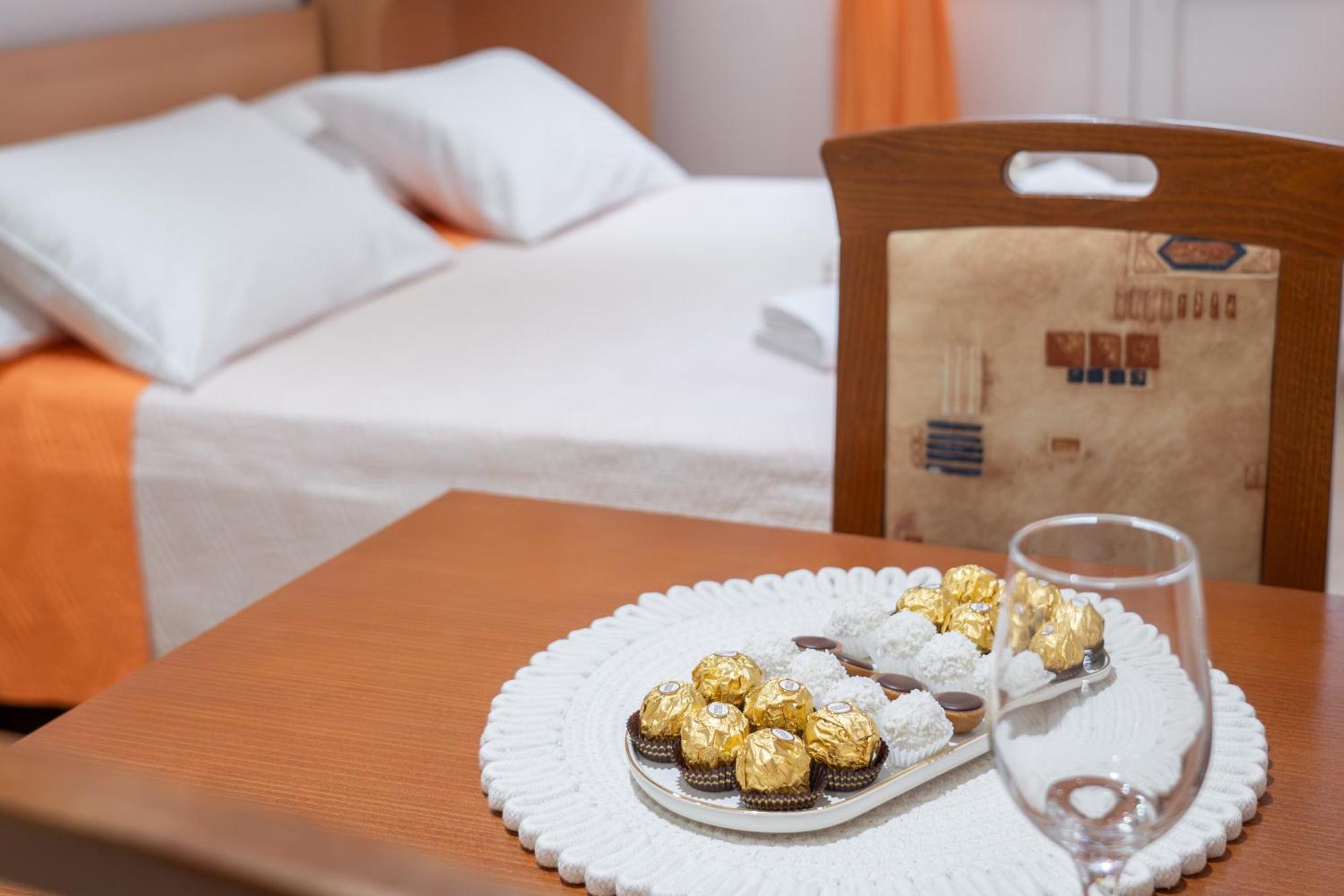 Studio Apartmani Dora Макарська Екстер'єр фото
