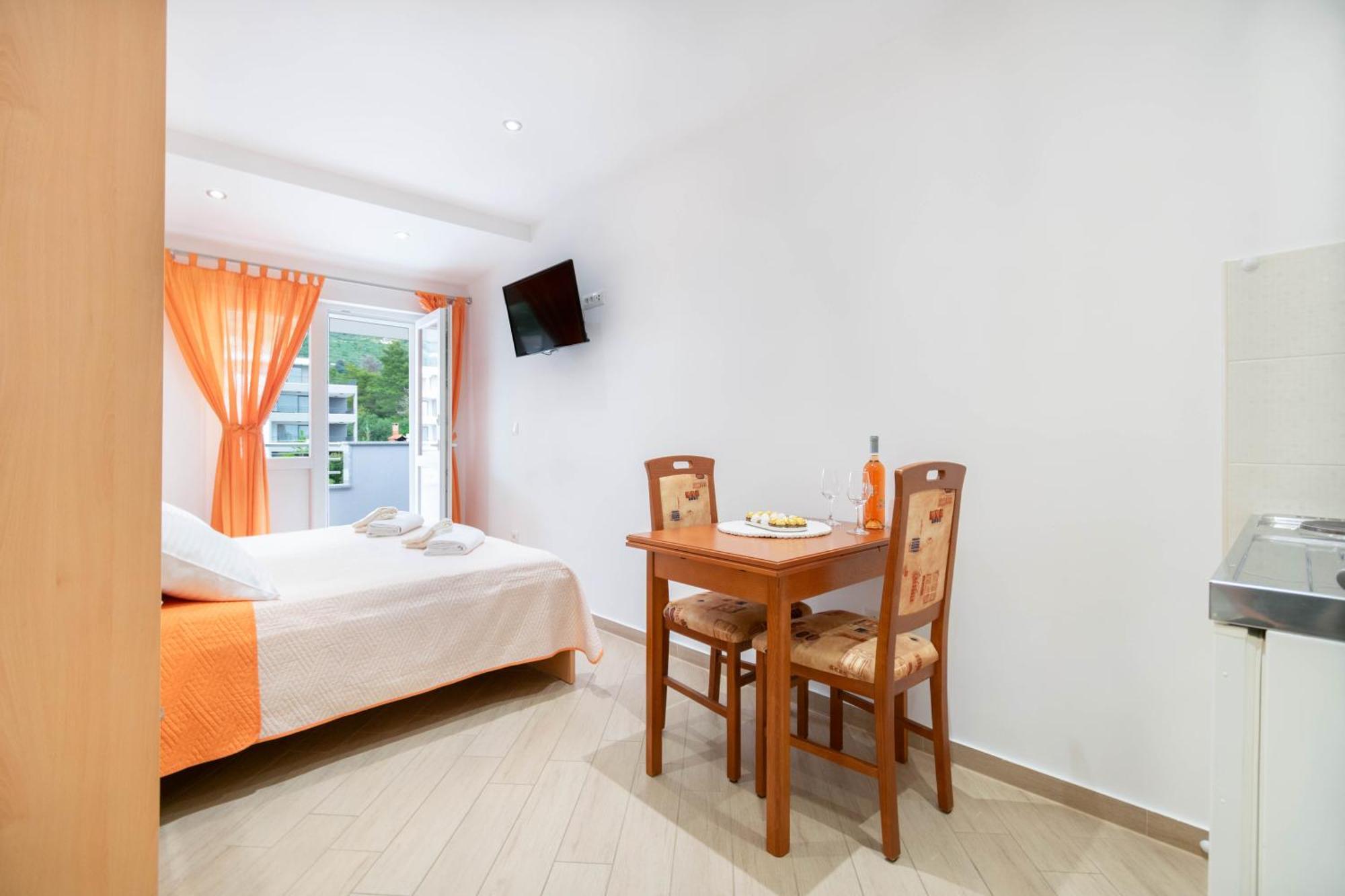 Studio Apartmani Dora Макарська Екстер'єр фото