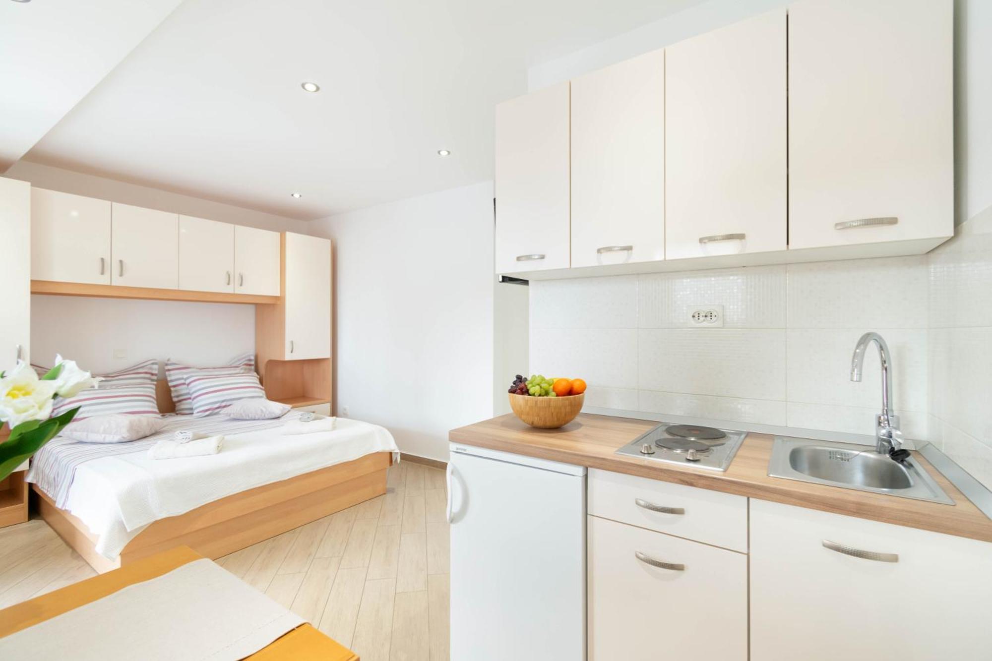 Studio Apartmani Dora Макарська Екстер'єр фото