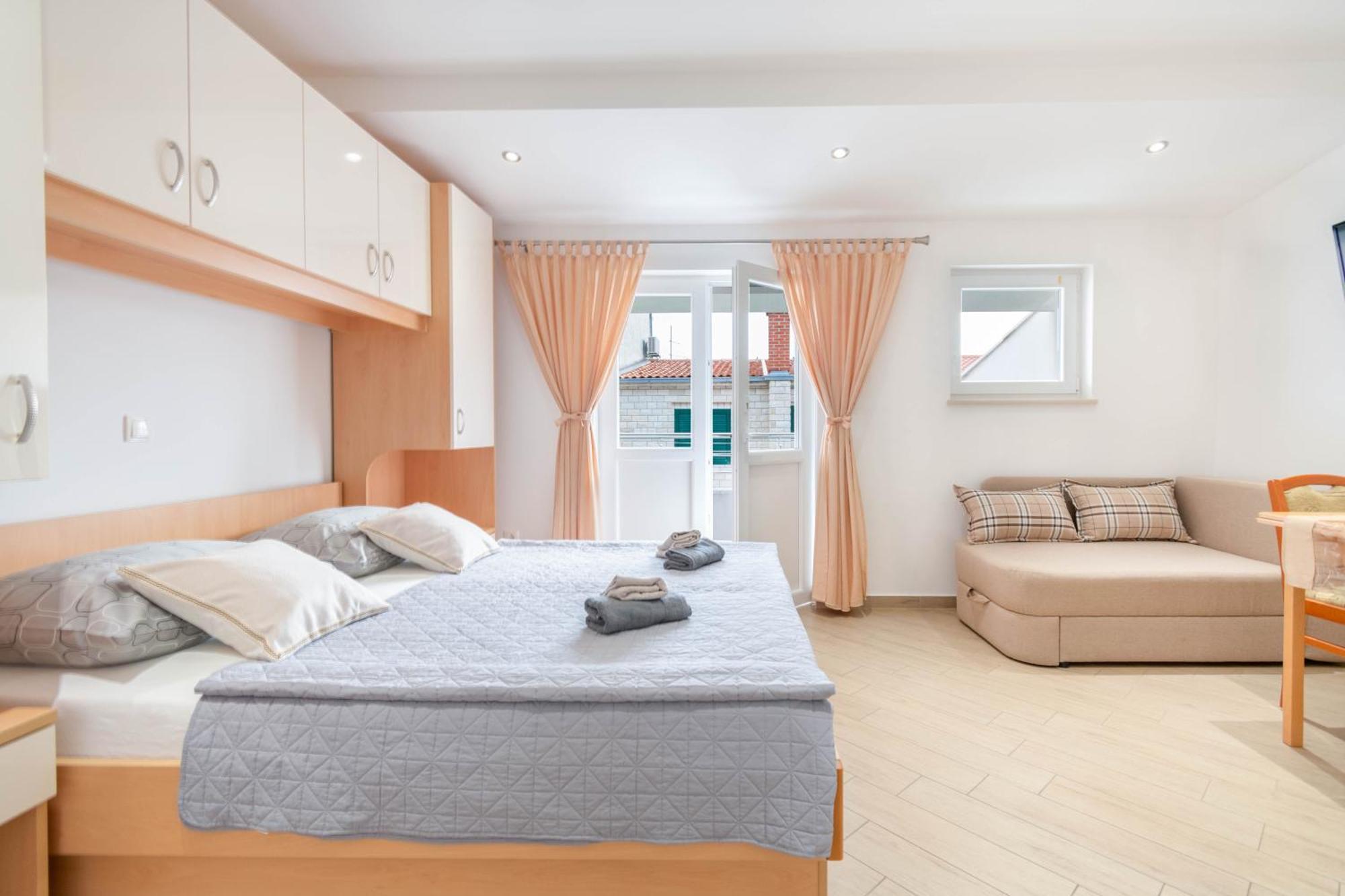 Studio Apartmani Dora Макарська Екстер'єр фото