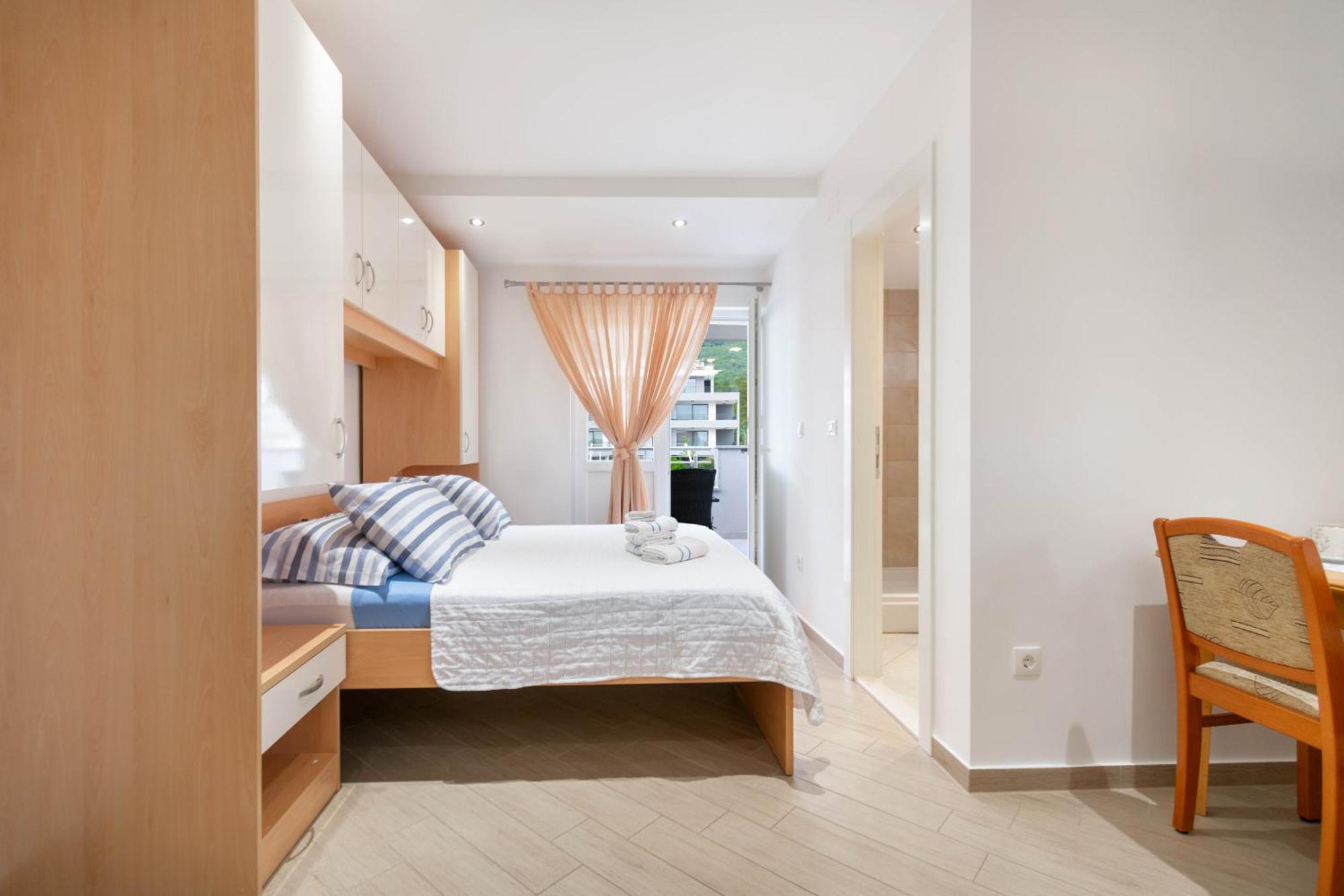 Studio Apartmani Dora Макарська Екстер'єр фото