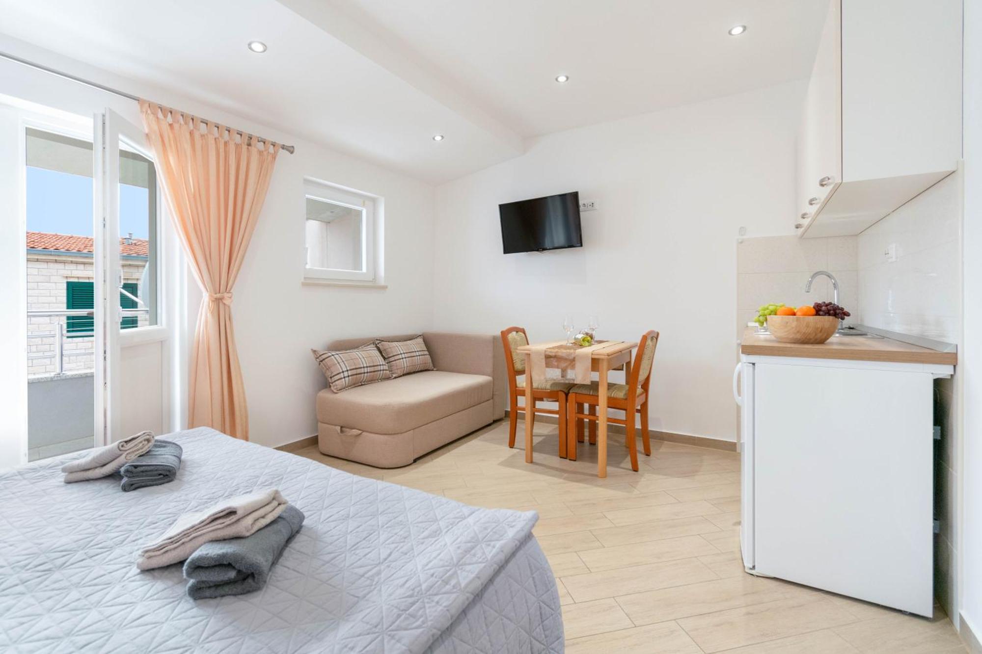 Studio Apartmani Dora Макарська Екстер'єр фото